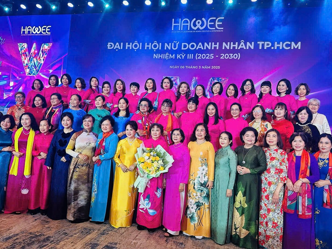 CEO LƯU THỊ THANH MẪU ĐƯỢC TRAO TẶNG BẰNG KHEN CỦA HỘI LIÊN HIỆP PHỤ NỮ TP.HCM