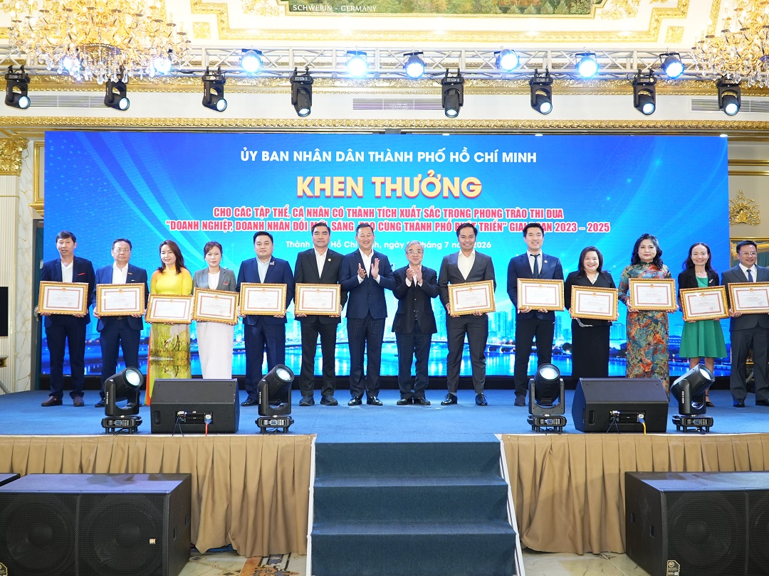 PHÚC KHANG VÀ CEO LƯU THỊ THANH MẪU ĐƯỢC UBND TP.HCM KHEN THƯỞNG TẠI LỄ TỔNG KẾT PHONG TRÀO THI ĐUA ĐỔI MỚI SÁNG TẠO