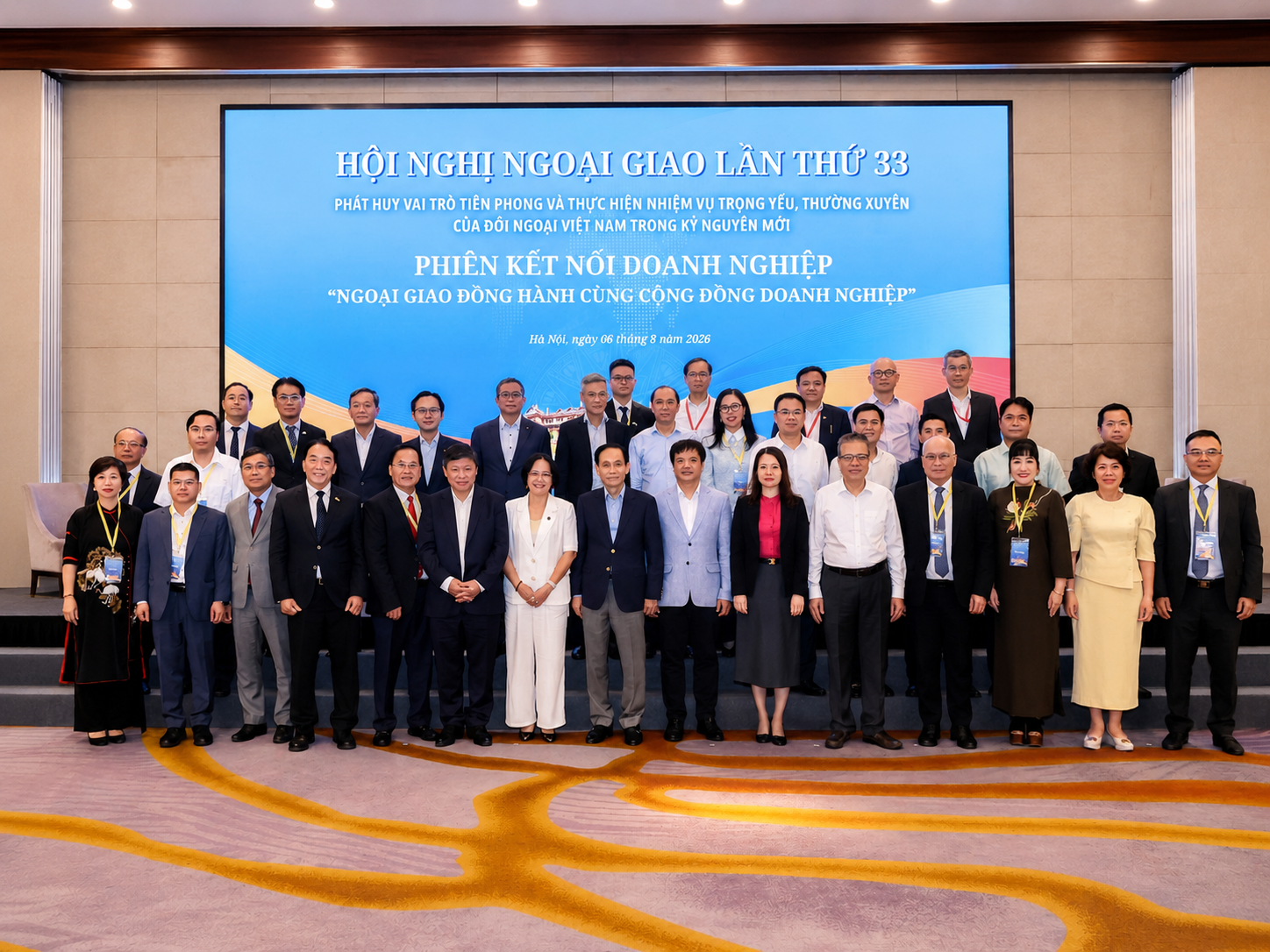 NGOẠI GIAO KINH TẾ: THU HÚT NGUỒN LỰC BÊN NGOÀI ĐỂ NÂNG CAO NĂNG LỰC CẠNH TRANH CỦA DOANH NGHIỆP